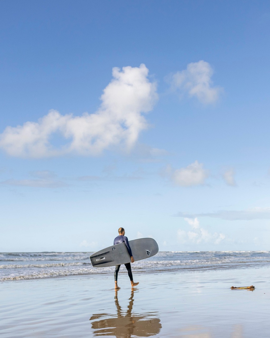 Tofino surf lesson on beach