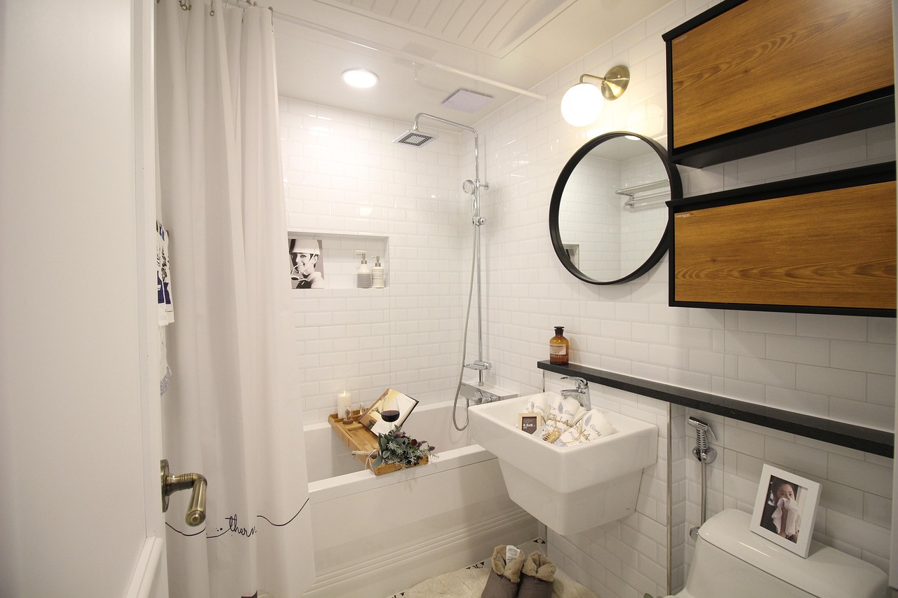 Tofino inn soaker tub guest room